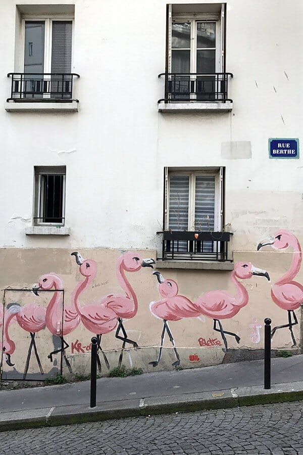 street art a Parigi murales fenicotteri